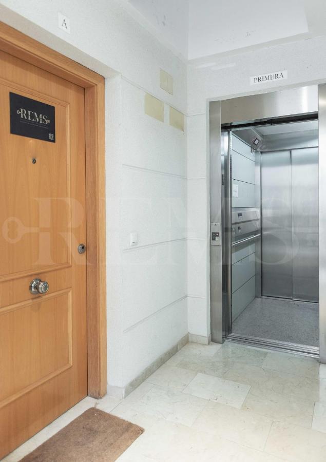 Lovely Duplex With Private Parking Near City Center By Rems Málaga Buitenkant foto