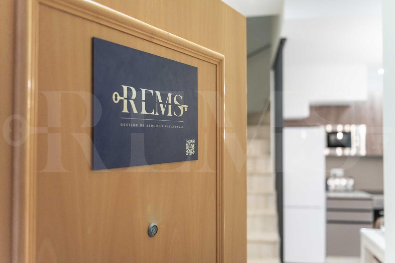 Lovely Duplex With Private Parking Near City Center By Rems Málaga Buitenkant foto